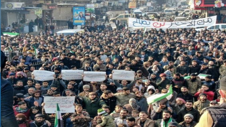 Ankara-Şam yakınlaşması Suriye’de özgür bölgelerde protesto ediliyor