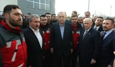 Cumhurbaşkanı Erdoğan, Alperen Ocakları arama-kurtarma ekibiyle görüştü