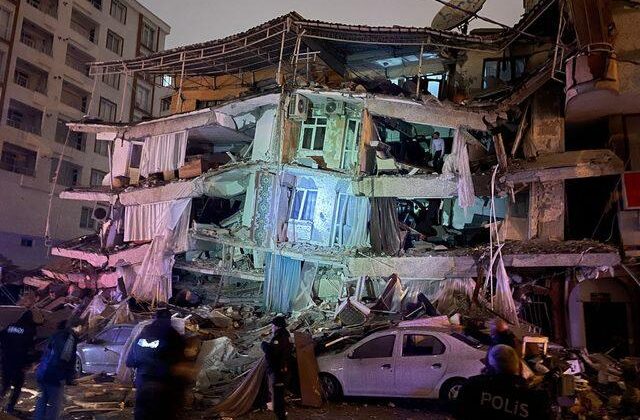 7.7’lik depremde can kaybımız bin 762 oldu