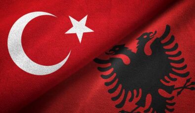 Arnavutluk Türkiye’deki depremler nedeniyle 1 günlük ulusal yas ilan etti