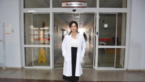 Ahıska Türkü doktor, gönüllü olarak geldiği Hakkari’de başhekimliğe yükseldi