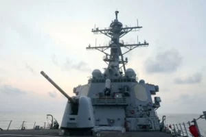 Çin’in savaş oyunları arasında ABD gemisi Tayvan Boğazı’ndan geçti