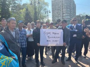 Almatı’daki polis, Central Park of Culture and Recreation’da ilan edilen