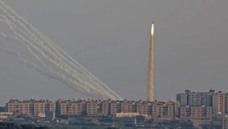 Çarşamba akşamı yapılan açıklamada, “özgürlerin intikamının” Gazze örtüsünde başladığını ve