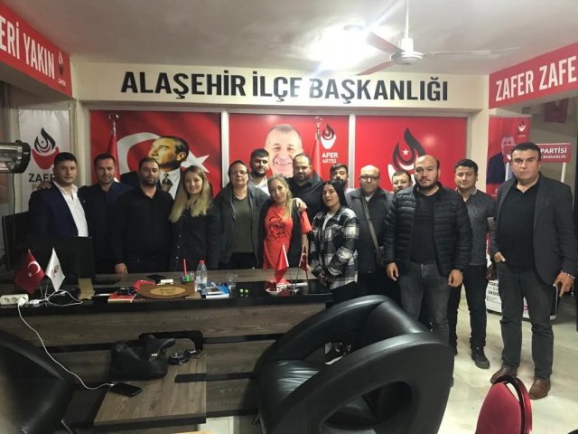 Özdağ'ın 'Kılıçdaroğlu' kararının ardından Zafer Partisi'nde bir toplu istifa daha: Sinan Oğan'ın tarafında yer almayı şeref sayarız