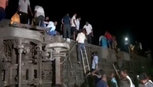 Hindistan’daki tren kazasında ölü sayısı 233’e çıktı
