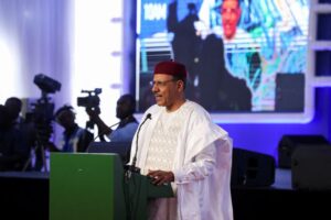 Devrik Nijer cumhurbaşkanı ülkesine müdahale için çağrı yaptı