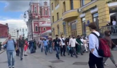 Rusya’daki Müslümanlar polisin camilere baskın düzenlemesini protesto etti