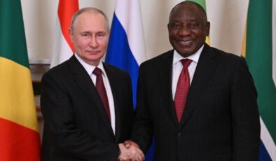 Güney Afrika Devlet Başkanı Putin’e: Hediye için gelmedik, tahıl anlaşmasına ihtiyacımız var