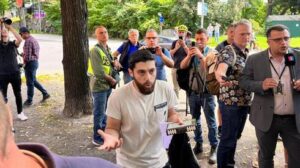 İsveç polisinden Tevrat ve İncil yakmak için izin alan Suriye