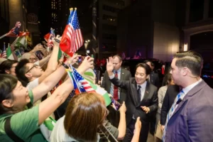 Tayvan başkan yardımcısı ABD’ye gitti, Çin kudurdu!