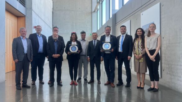 c97c073482d94a9c87c9a79e8f38c25780a36fa53bb70b76d56a7da056a8e986-585x329