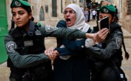 İşgalciler 4 gündür Filistinli Müslümanların El Aksa Camii’ne girmesini engelliyor