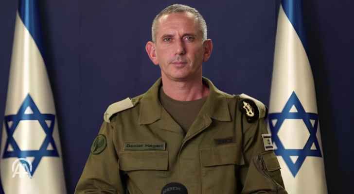 Perşembe günü düzenlediği basın toplantısında Hagari, üç esire ateş açan