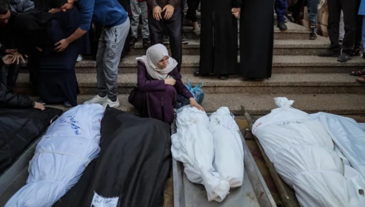 326 sağlık çalışanı şehit olurken, 104 ambulans imha edilerek hizmet