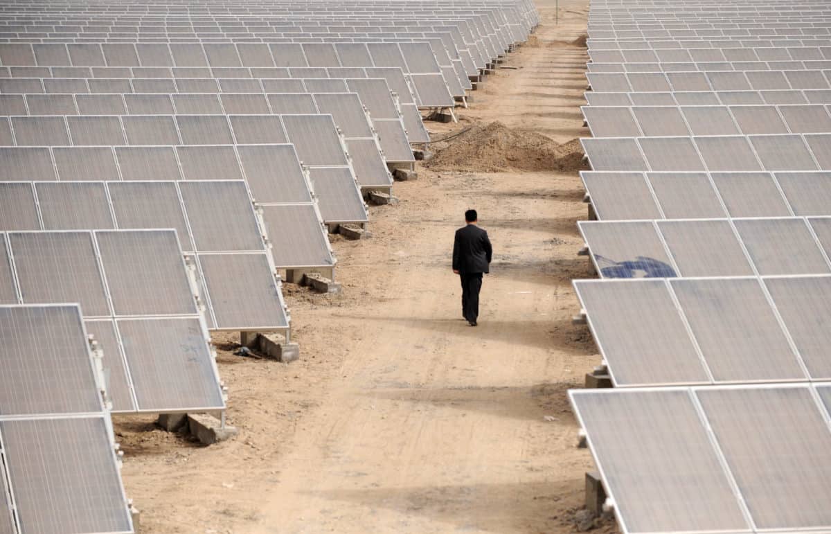 Dünyanın güneş paneli endüstrisi hâla Uygurların kanlı emeğiyle çalıştırılıyor