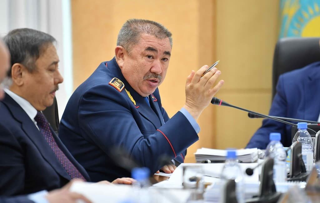 Kazak Başsavcılığı, müfettişlerin eski İçişleri Bakanı Erlan Turghymbaev'i görevi ve