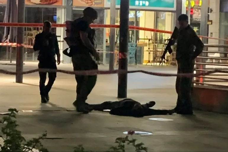 İşgalci israil polisi, Aşdod'un doğusundaki Gan Yavne'de meydana gelen bıçaklı