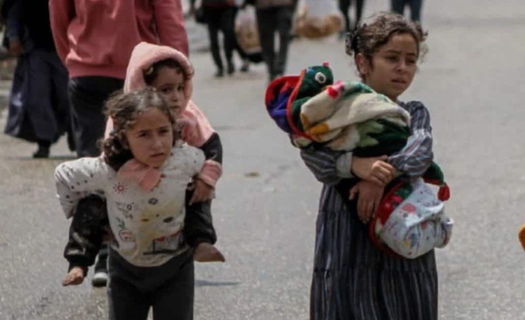 İşgalci israil'in Gazze'ye yönelik saldırıları 215 gündür devam ederken, saldırılar