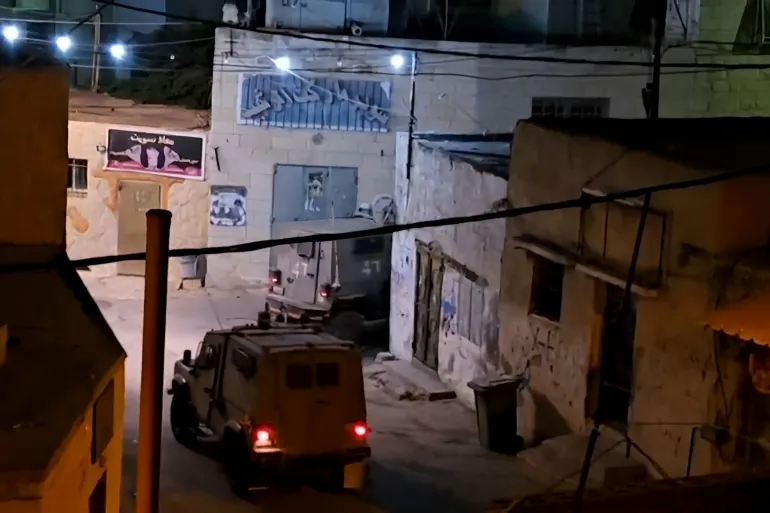 İşgalciler Cenin, El Halil ve Ramallah kentlerine baskınlar düzenliyor