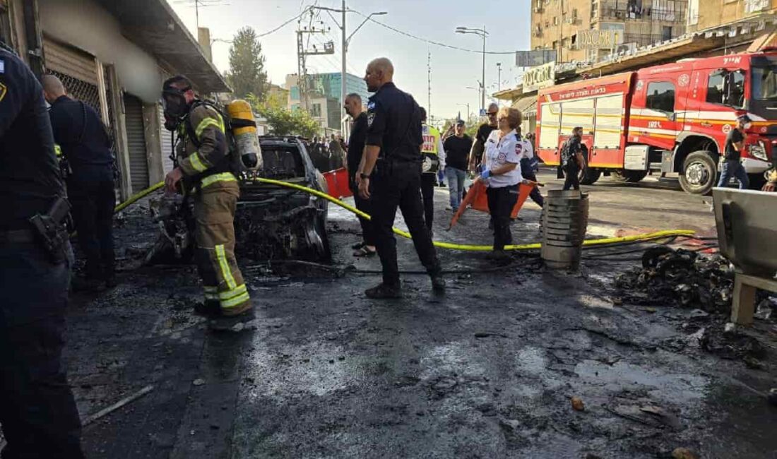 Bir hastane ve polis, Perşembe günü İsrail'in Ramleh kentinde (İsrail'in