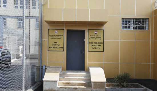 Bakü'deki bir mahkeme Emin Gasimzadeh'i devlete ihanet etmek ve devlet