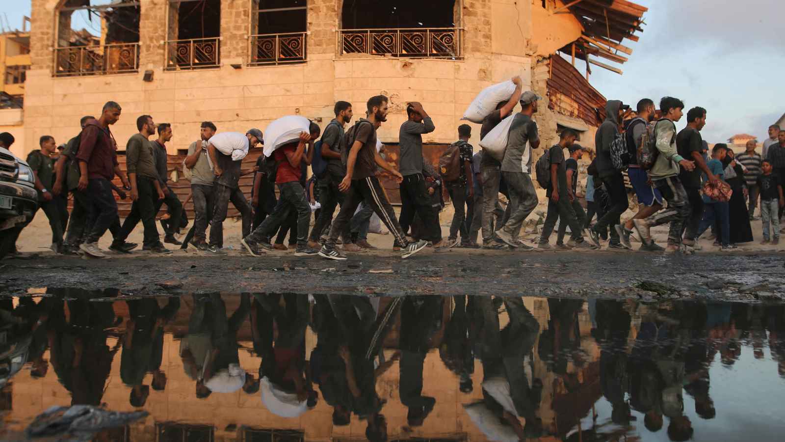 Salı günü otuz beş BM insan hakları uzmanı, işgalci israil'in