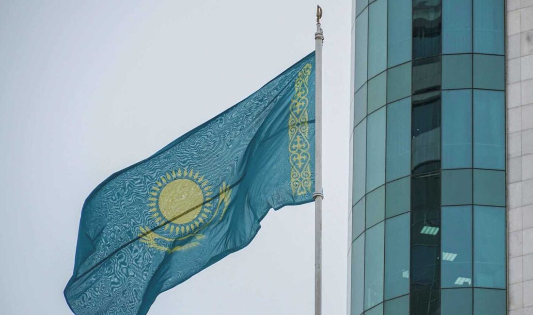 İnsan Hakları İzleme Örgütü: Kazakistan’da önerilen anayasa değişiklikleri temel hakları tehdit ediyor İnsan Hakları İzleme Örgütü, Kazakistan anayasasına önerilen değişikliklerin yürütme gücüne