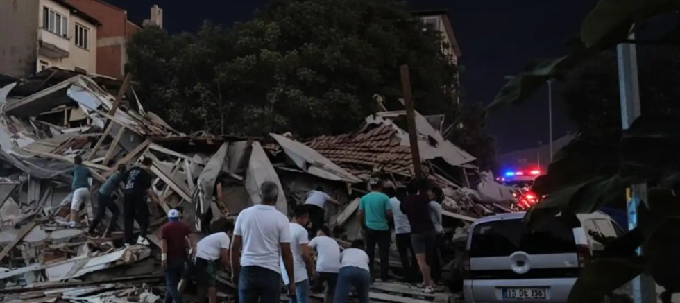 Sındırgı’da deprem sonrası sağanak yağış etkili oluyor Balıkesir'in Sındırgı ilçesinde meydana gelen 6,1 büyüklüğündeki depremin ardından başlayan