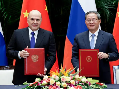 Rusya ve Çin, nükleer işbirliğini ve vize kolaylaştırmayı artırma konusunda anlaşmaya vardı Pekin ve Moskova, Çin'de Rus tasarımı enerji santralleri inşa etmek,