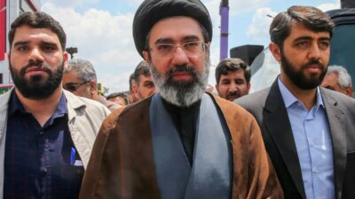 İran'da bir grup din adamı, nükleer silahların haram olduğuna dair